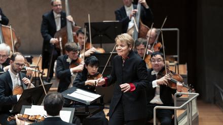 Dirigentin Marin Alsop mit den Philharmonikern