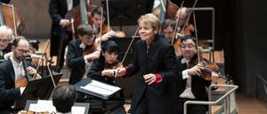 Dirigentin Marin Alsop mit den Philharmonikern