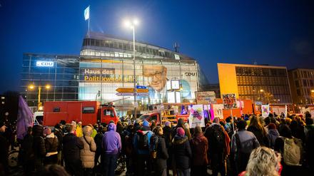 Vor der CDU-Zentrale ist am Wahlabend eine große Demonstration geplant. (Archivbild)