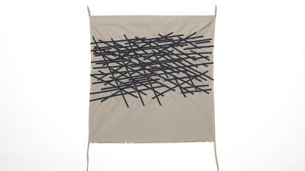 Christa Jeitner: „Das war gewesen II“, 1993, Applikation (73 x 52 cm).