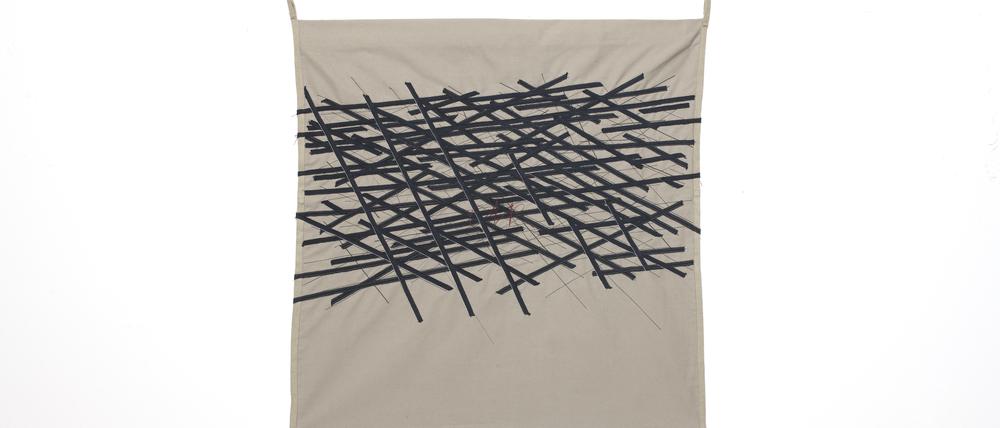 Christa Jeitner: „Das war gewesen II“, 1993, Applikation (73 x 52 cm).