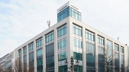 Die Fußgängerzone Wilmersdorfer Straße in Berlin-Charlottenburg. Hier: das geschlossene Karstadt-Warenhaus. 