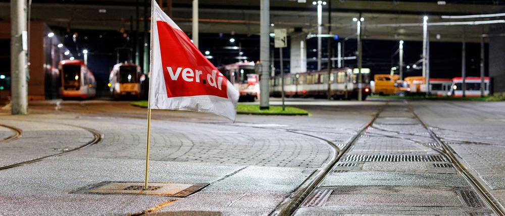 Seit 3 Uhr morgens steht der öffentliche Nahverkehr in mehreren Bundesländern still.