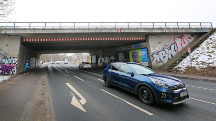Muss neugebaut werden: die 51 Jahre alte Horstweg-Brücke. In den Unterbauten gibt es Risse. 