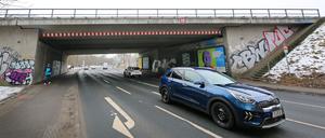 Muss neugebaut werden: die 51 Jahre alte Horstweg-Brücke. In den Unterbauten gibt es Risse. 