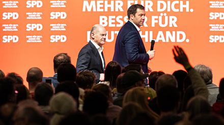 Olaf Scholz (l.) ist im Falle einer Wahlniederlage weg. Aber Lars Klingbeil (r. könnte bleiben.