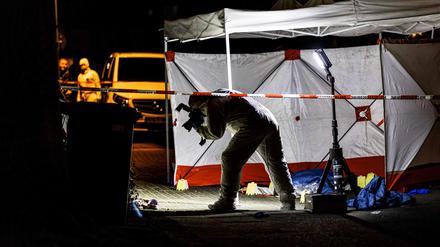 Eine 28-Jährige ist am Donnerstagabend bei einem Messerangriff auf offener Straße in Essen verstorben.
