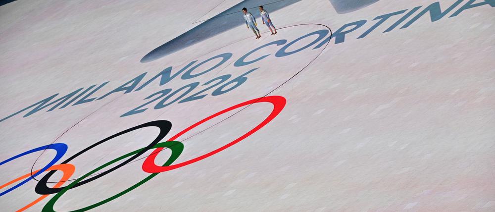 Ein Jahr vor den Olympischen Winterspielen in Italien gibt es Probleme beim umstrittenen Neubau der Bobbahn.