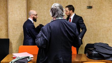 Beschuldigte hat ein 367 Seiten langes Werk in Auftrag gegeben, um einen Rechtsmediziner zu diskreditieren.