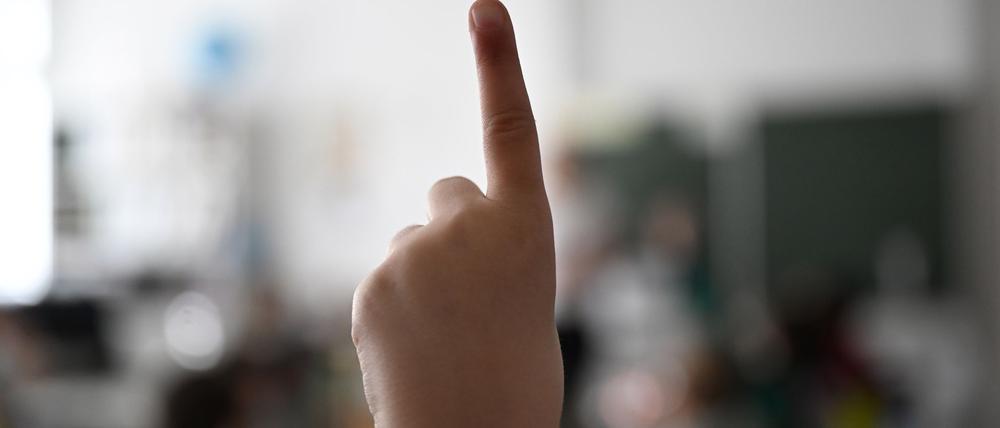 Nach dem Beginn des russischen Angriffskriegs auf die Ukraine sind Tausende ukrainische Schüler in Brandenburgs Schulen aufgenommen worden. (Symbolbild)