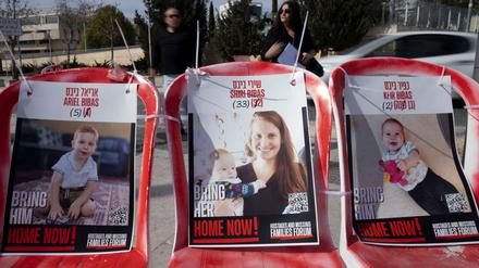 Nach den Leichen ihrer beiden kleinen Kinder sind nun auch die sterblichen Überreste von Schiri Bibas nach Israel zurückgekehrt. 