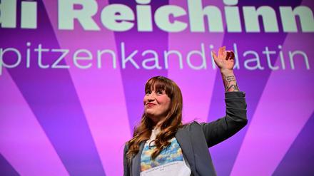 Main candidate and Co-chairwoman of the parliamentary group Die Linke (The Left party) Heidi Reichinnek (L) gestures as she speaks in an electoral campaign event in the Kino Kosmos in Berlin on February 21, 2025, ahead of parliamentary elections due to take place on February 23, 2025. (Photo by Tobias SCHWARZ / AFP)