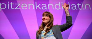 Main candidate and Co-chairwoman of the parliamentary group Die Linke (The Left party) Heidi Reichinnek (L) gestures as she speaks in an electoral campaign event in the Kino Kosmos in Berlin on February 21, 2025, ahead of parliamentary elections due to take place on February 23, 2025. (Photo by Tobias SCHWARZ / AFP)