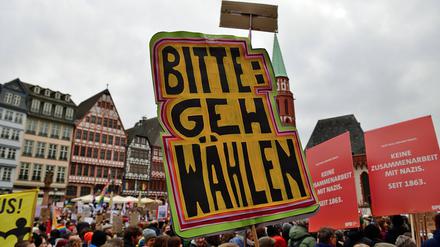 Demonstration in Frankfurt gegen die Inkaufnahme von AfD-Stimmen durch die CDU.
