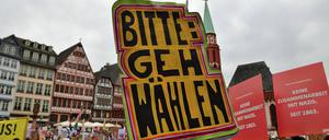 Demonstration in Frankfurt gegen die Inkaufnahme von AfD-Stimmen durch die CDU.