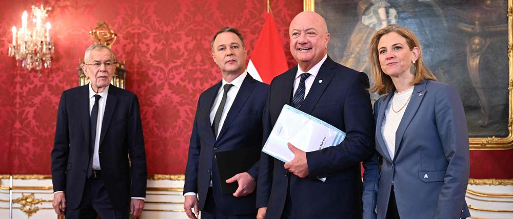 Vertreter der SPÖ, ÖVP und Neos am Sonntag zu Gast bei Präsident Alexander van der Berllen (links).