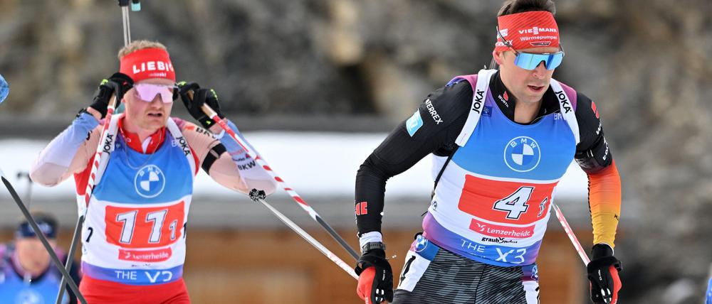 Philipp Nawrath (r) jubelt mit seinem Team über Bronze.
