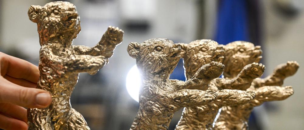 Erste Rohlinge der Berlinale-Bären sind in der Bildgießerei Hermann Noack zu sehen. In der Gießerei werden die Trophäen der Internationalen Filmfestspiele Berlin gegossen. Die Berlinale, die in diesem Jahr am 15.02.2024 beginnt, gehört zu den bedeutendsten Filmfestspielen der Welt. +++ dpa-Bildfunk +++