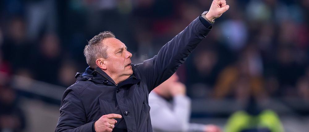 Andé Breitenreiter und Hannover 96 verlieren im Aufstiegsrennen der Zweiten Liga den Anschluss.