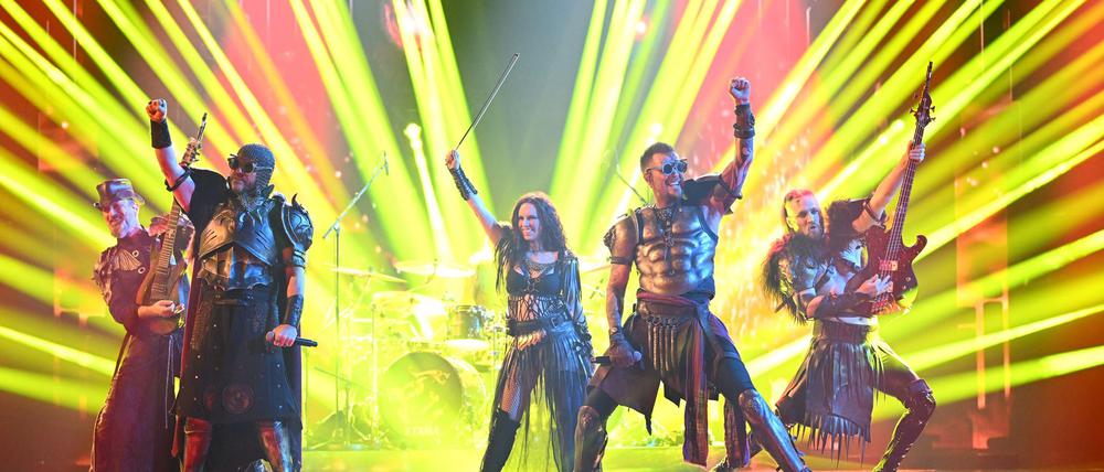 Mit einem Spektakel brachte die Mittelalter-Rockband Feuerschwanz die Juroren im deutschen ESC-Vorentscheid zum Rätseln.