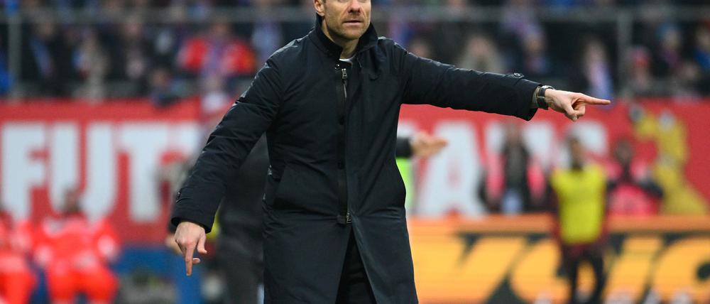 Bayer-Trainer Xabi Alonso wies dem Leverkusener Team den Weg zum Bundesliga-Auswärtsrekord.