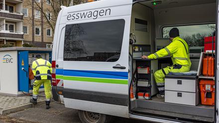 Der Energieversorger in Cottbus sucht nach der Ursache für den Stromausfall seit Samstagabend und arbeitet an der Reparatur. 