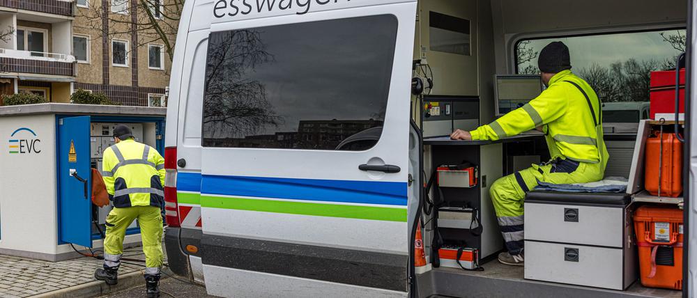 Der Energieversorger in Cottbus sucht nach der Ursache für den Stromausfall seit Samstagabend und arbeitet an der Reparatur.