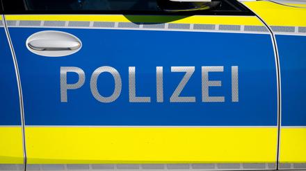 Ein Einsatzfahrzeug der Polizei in Nahaufnahme (Symbolbild)