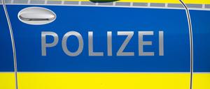 Ein Einsatzfahrzeug der Polizei in Nahaufnahme (Symbolbild)