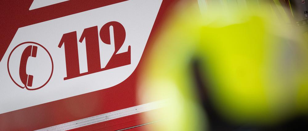 Ein auf dem Fahrländer See im Norden Potsdams ins Eis eingebrochener Mann wurde gerettet.