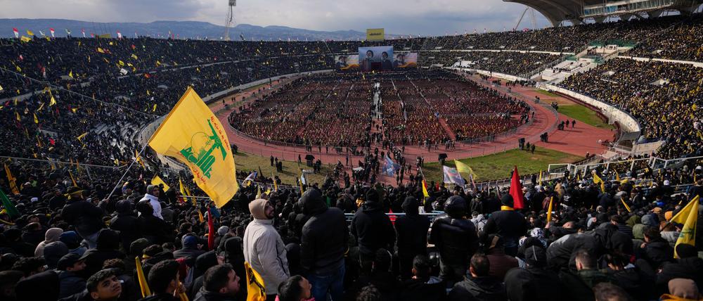 Die Hisbollah feiert ihren getöteten Anführer Nasrallah bei einer aufwendigen Zeremonie.