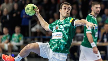 Linksaußen Tim Freihöfer war bester Berliner Schütze gegen Flensburg.