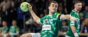 Linksaußen Tim Freihöfer war bester Berliner Schütze gegen Flensburg.