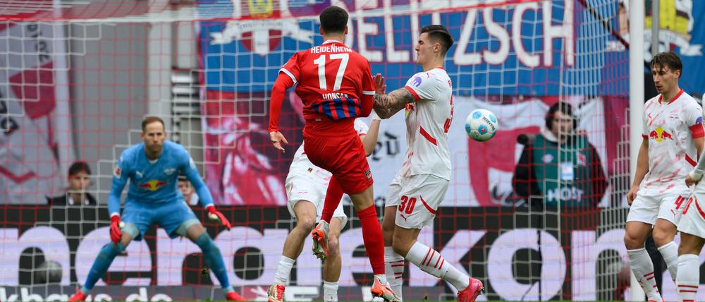 Heidenheim schafft mit der ersten Offensivaktion die Führung gegen RB Leipzig.