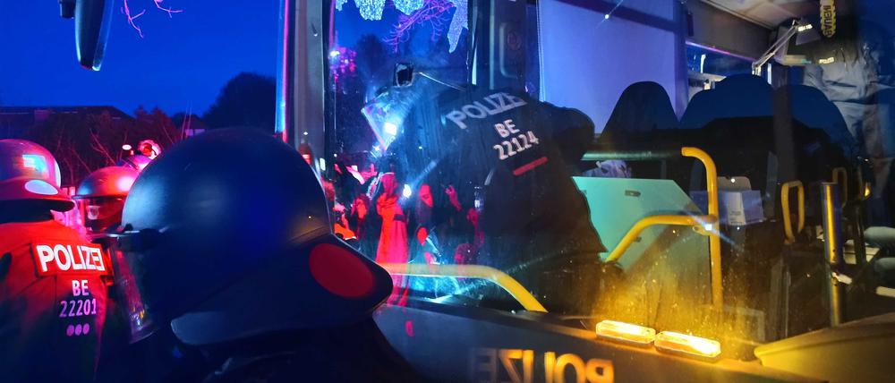 Der Protestbus des „Zentrums für politische Schönheit“ hat nicht zum ersten Mal für Schlagzeilen gesorgt.