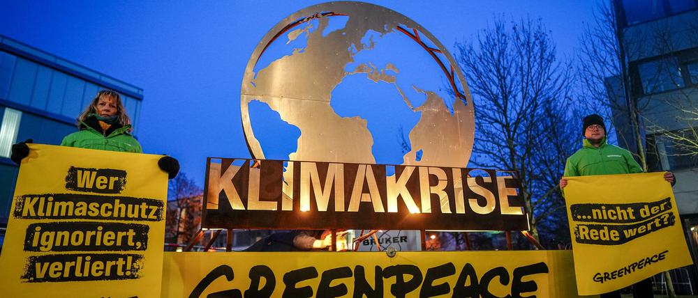 Greenpeace fordert von Merz, an Heizungsgesetz und Verbrenner-Aus festzuhalten.