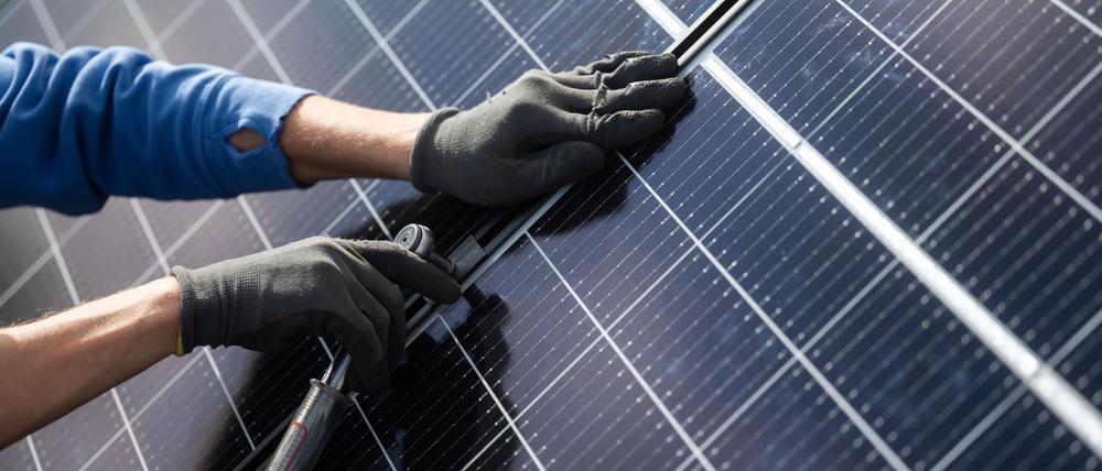 Der Einsatz von Sonnenenergie an Wohngebäuden soll dazu beitragen, den Verbrauch fossiler Brennstoffe in Deutschland deutlich zu reduzieren.