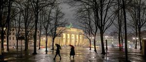 Nach zuletzt fast frühlingshaften Temperaturen wird auch der Wochenanfang in Berlin und Brandenburg mild. Zeitweise kann es regnen. (Symbolbild)