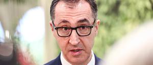 Cem Özdemir (Bündnis 90/Die Grünen), Bundesminister für Ernährung und Landwirtschaft, spricht zu Journalisten vor der Eröffnung der Grünen Woche in Berlin. 