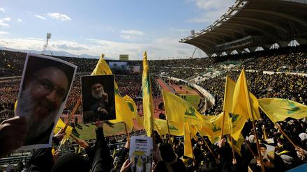 Zehntausende versammelten sich im größten Stadion Beiruts, um von Hisbollah-Chef Nasrallah Abschied zu nehmen.