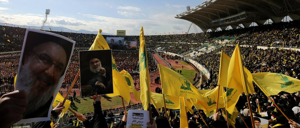 Zehntausende versammelten sich im größten Stadion Beiruts, um von Hisbollah-Chef Nasrallah Abschied zu nehmen.