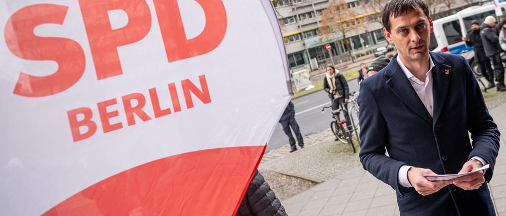 Martin Hikel, Vorsitzender der SPD in Berlin, fordert nach der Bundestagswahl eine Erneuerung der Partei. (Archivbild)