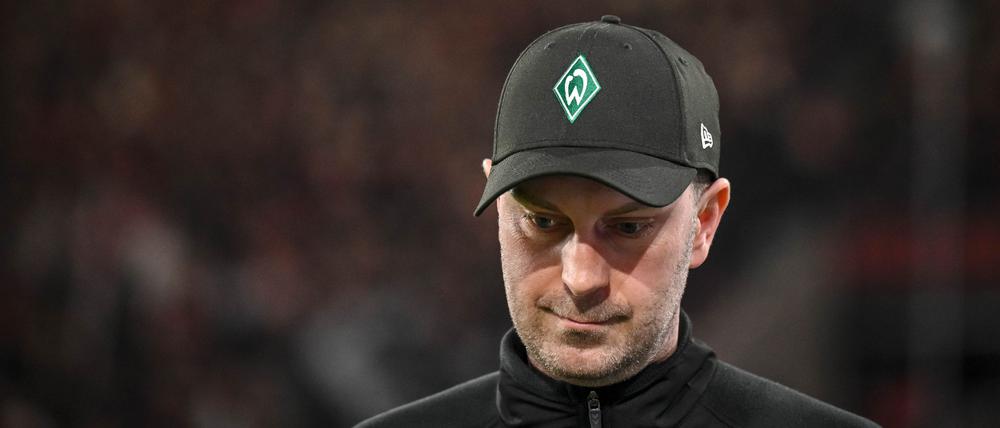 Werder-Coach Ole Werner und sein Team stehen in Bielefeld unter großem Druck.