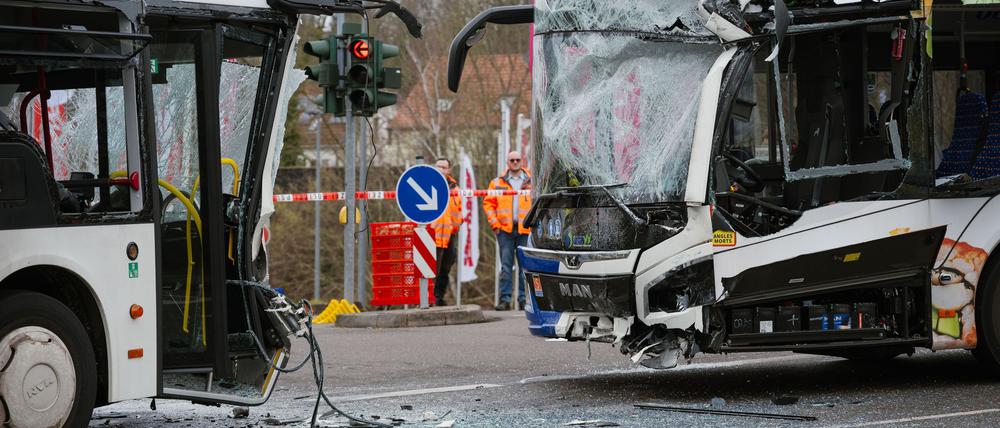 In Saarbrücken prallten zwei Linienbusse zusammen.