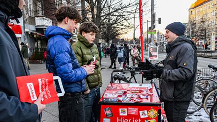 Straßenwahlkampf der Linken in Berlin