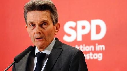 Rolf Mützenich, Vorsitzender der SPD-Bundestagsfraktion, gibt im Januar im Bundestag ein Statement.