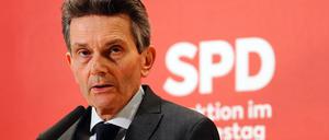 Rolf Mützenich, Vorsitzender der SPD-Bundestagsfraktion, gibt im Januar im Bundestag ein Statement.