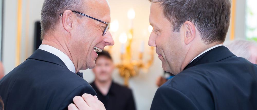 Friedrich Merz (CDU) und Lars Klingbeil (SPD): Die beiden Partei- und Fraktionschefs wollen sich am Wochenende mit ihren Teams zu einem ersten schwarz-roten Spitzengespräch treffen.