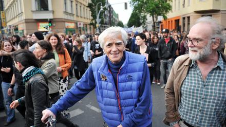 Die Ströbele-Zeiten sind vorbei: Die legendäre grüne Vaterfigur, wie so oft mit Hand am Fahrradlenker, hier auf einem Bild von 2014.