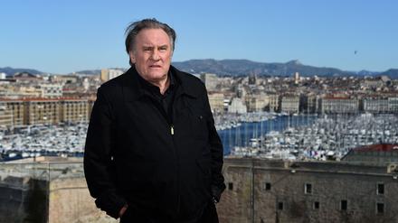 Schauspieler Gérard Depardieu während Dreharbeiten für die französische Fernsehsendung „Marseille“.